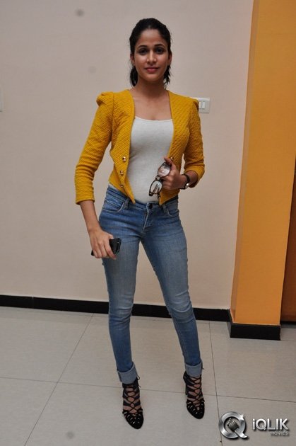 Lavanya-Tripathi-at-Naa-Bangaaru-Talli-Movie-Special-Show